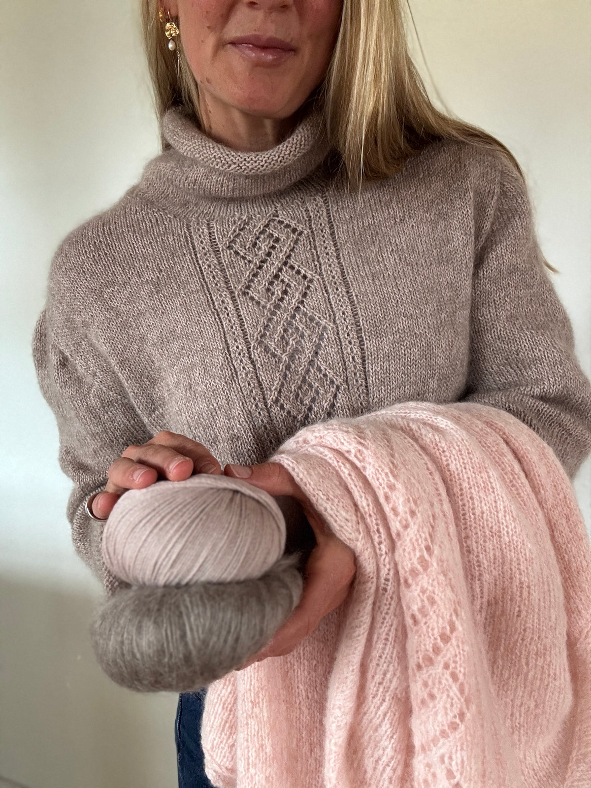 English - facet_Sweater_highneck